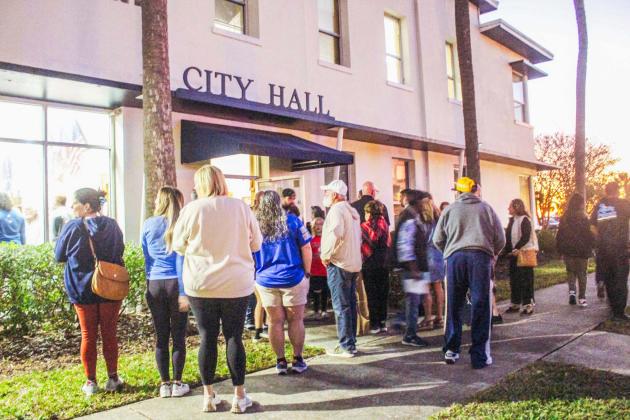 A full house at the Nov 4. meeting at City Hall in downtown Fernandina Beach. Marisa DeMar/News-Leader 