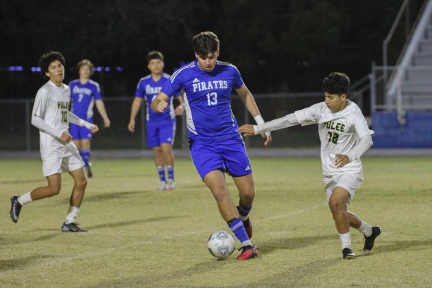 The Hornets vs. Pirates boys soccer game on Nov. 17. Photo by Marisa DeMar/News-Leader