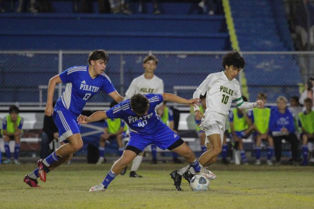 The Hornets vs. Pirates boys soccer game on Nov. 17. Photo by Marisa DeMar/News-Leader