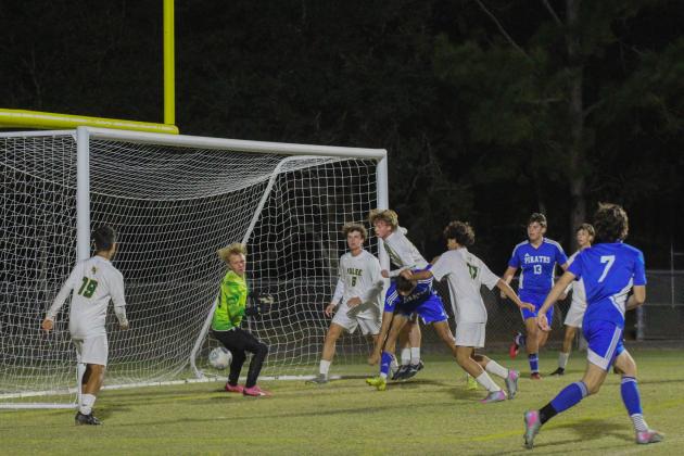 The Hornets vs. Pirates boys soccer game on Nov. 17. Photo by Marisa DeMar/News-Leader