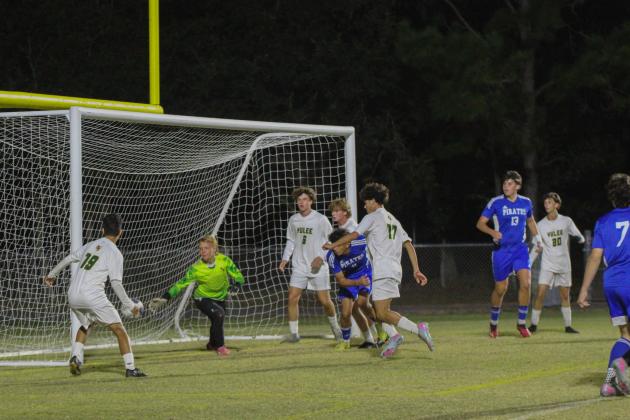The Hornets vs. Pirates boys soccer game on Nov. 17. Photo by Marisa DeMar/News-Leader