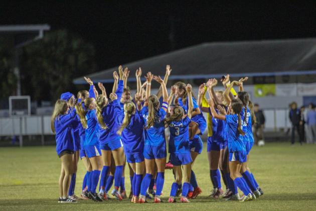 The Hornets vs. Pirates girls soccer game on Nov. 17. Photo by Marisa DeMar/News-Leader