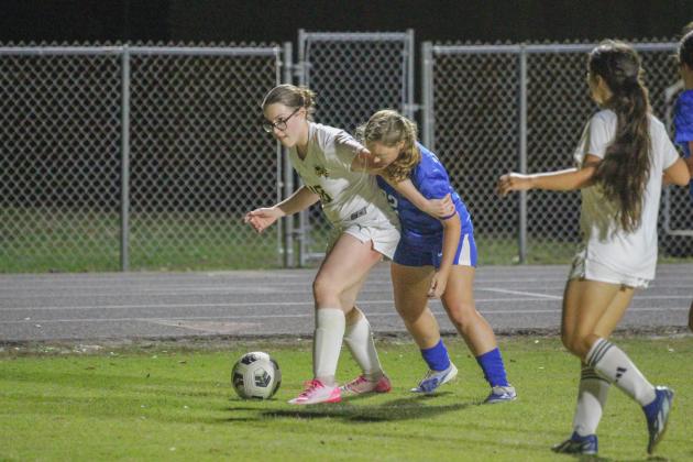 The Hornets vs. Pirates girls soccer game on Nov. 17. Photo by Marisa DeMar/News-Leader