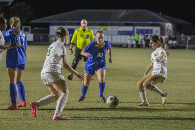 The Hornets vs. Pirates girls soccer game on Nov. 17. Photo by Marisa DeMar/News-Leader
