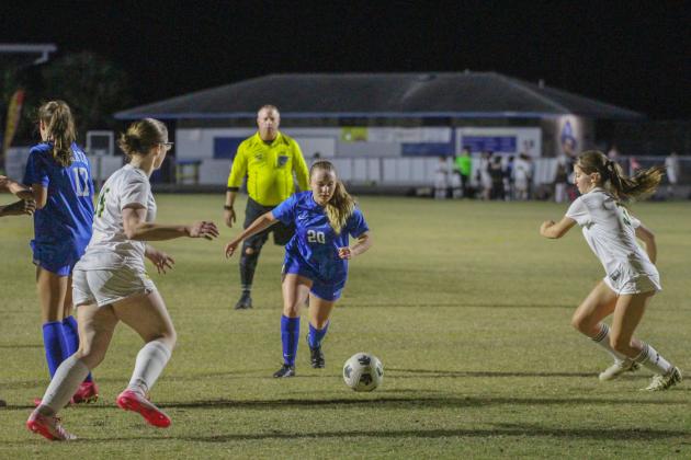 The Hornets vs. Pirates girls soccer game on Nov. 17. Photo by Marisa DeMar/News-Leader
