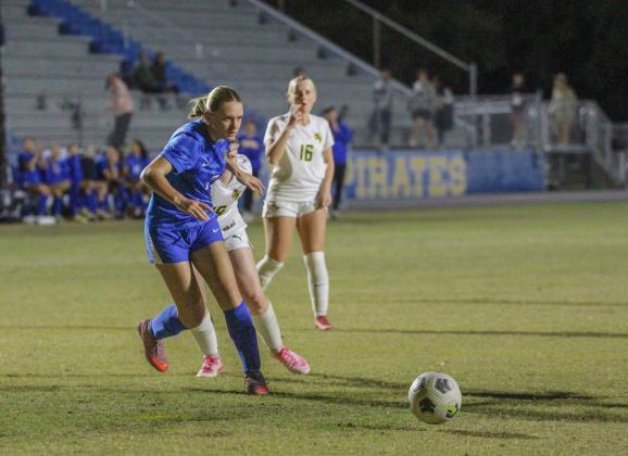 The Hornets vs. Pirates girls soccer game on Nov. 17. Photo by Marisa DeMar/News-Leader