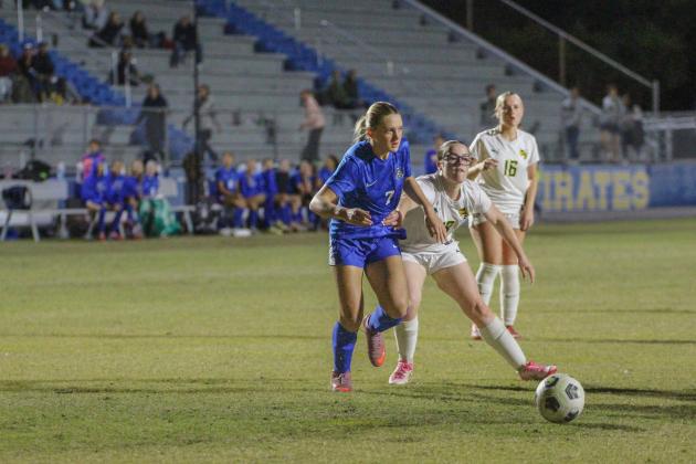 The Hornets vs. Pirates girls soccer game on Nov. 17. Photo by Marisa DeMar/News-Leader
