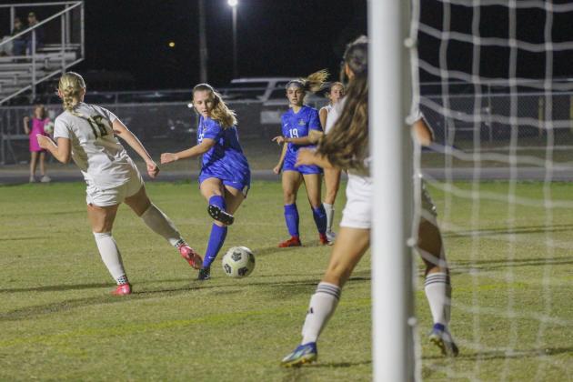 The Hornets vs. Pirates girls soccer game on Nov. 17. Photo by Marisa DeMar/News-Leader