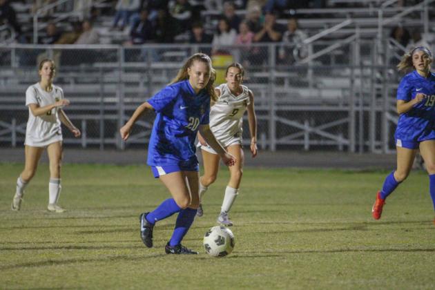 The Hornets vs. Pirates girls soccer game on Nov. 17. Photo by Marisa DeMar/News-Leader