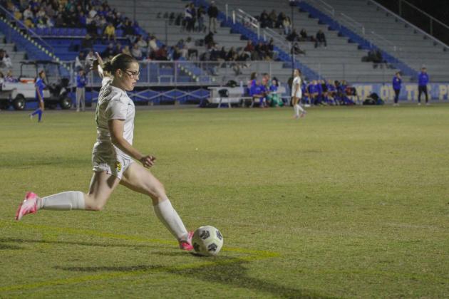 The Hornets vs. Pirates girls soccer game on Nov. 17. Photo by Marisa DeMar/News-Leader