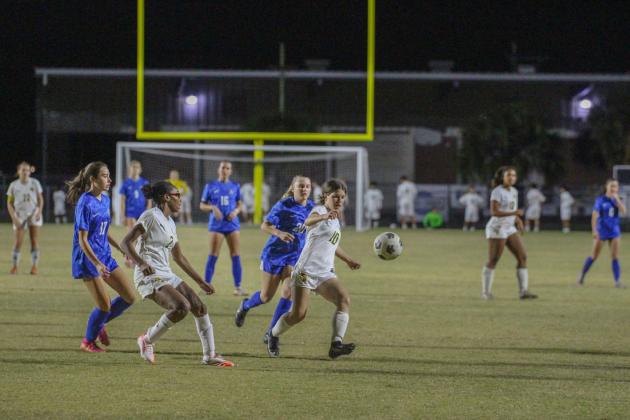The Hornets vs. Pirates girls soccer game on Nov. 17. Photo by Marisa DeMar/News-Leader