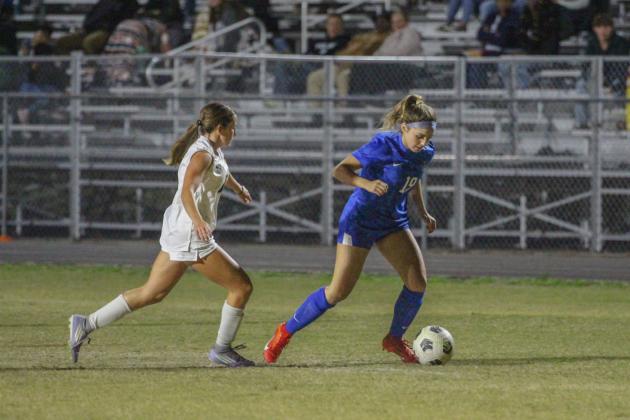 The Hornets vs. Pirates girls soccer game on Nov. 17. Photo by Marisa DeMar/News-Leader