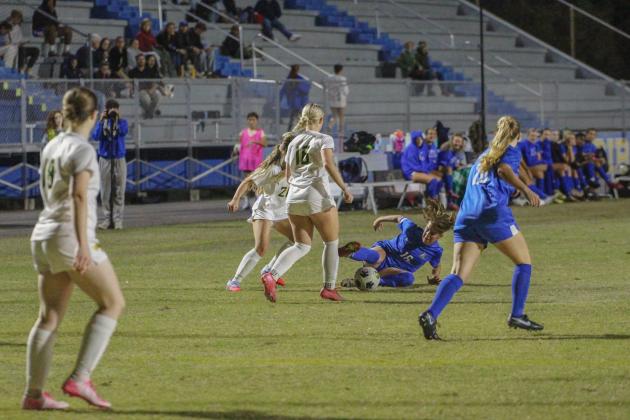The Hornets vs. Pirates girls soccer game on Nov. 17. Photo by Marisa DeMar/News-Leader