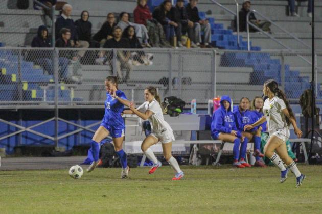 The Hornets vs. Pirates girls soccer game on Nov. 17. Photo by Marisa DeMar/News-Leader