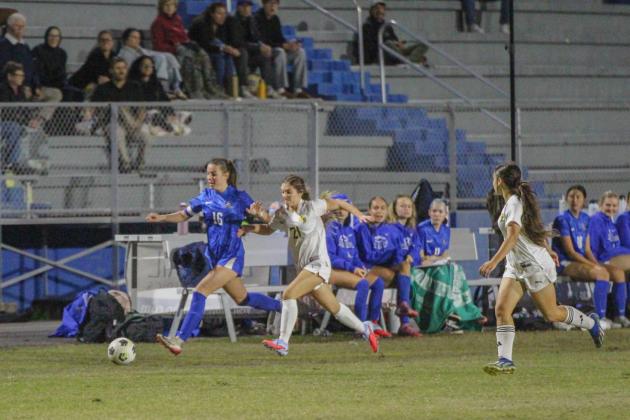 The Hornets vs. Pirates girls soccer game on Nov. 17. Photo by Marisa DeMar/News-Leader