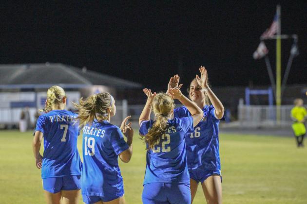 The Hornets vs. Pirates girls soccer game on Nov. 17. Photo by Marisa DeMar/News-Leader