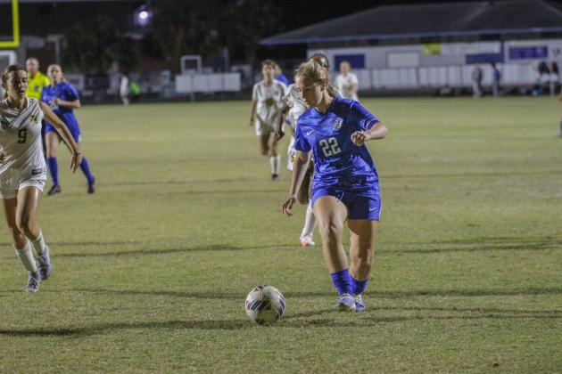 The Hornets vs. Pirates girls soccer game on Nov. 17. Photo by Marisa DeMar/News-Leader