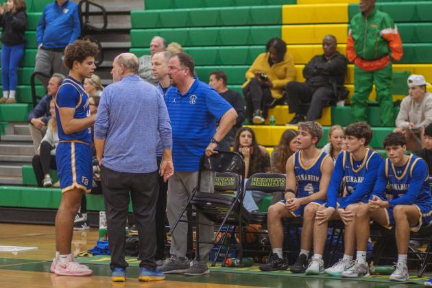 Fernandina Beach vs. Yulee varsity boys basketball Jan. 23. Photo by Ashley Chandler/News-Leader