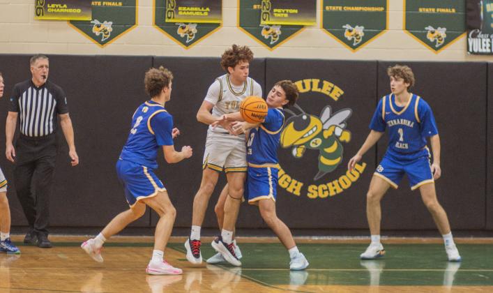 Fernandina Beach vs. Yulee varsity boys basketball Jan. 23. Photo by Ashley Chandler/News-Leader