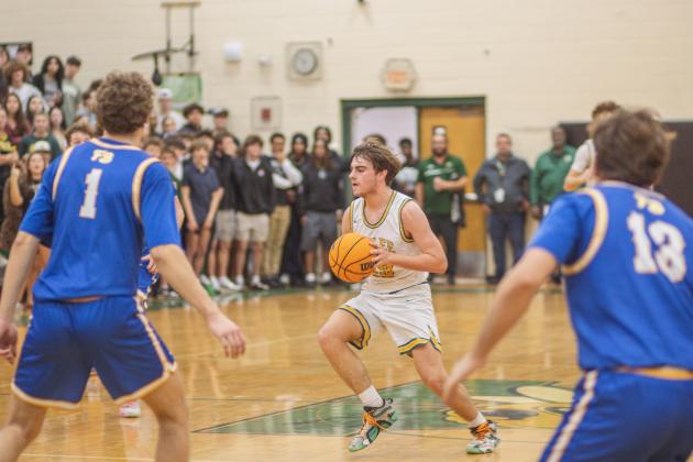 Fernandina Beach vs. Yulee varsity boys basketball Jan. 23. Photo by Ashley Chandler/News-Leader