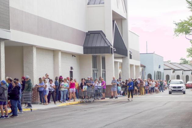 A line of people formed outside ALDI on Thursday for a ribbon cutting event to celebrate the opening of the new ALDI, formerly Winn-Dixie. Photo by Marisa DeMar/News-Leader