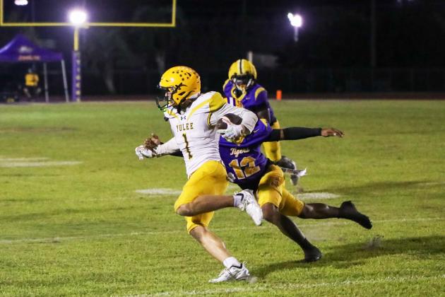 Pete Kuhlman moves the ball Friday. Photos by Brent Kuykendall 