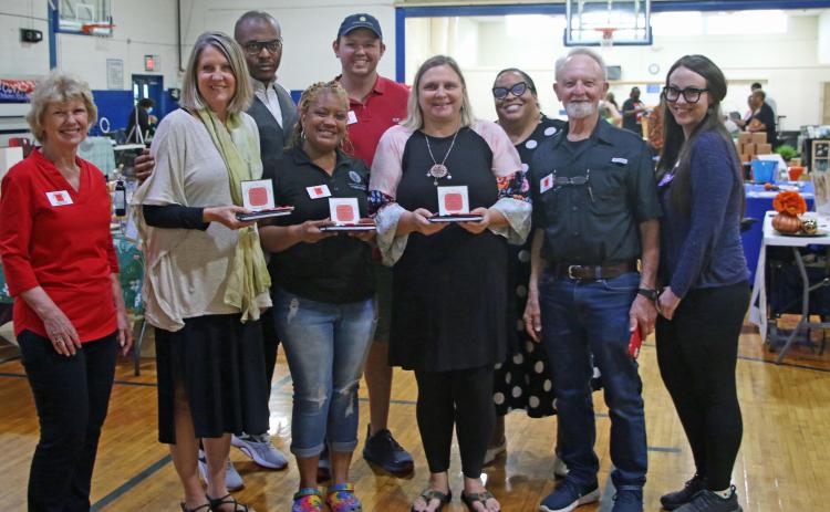 $1,000 Start-Ups 2021 Cohort Graduates at Nelson P. Williams Gymnasium.  Photo by Beansprout Productions.