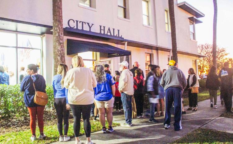 A full house at the Nov 4. meeting at City Hall in downtown Fernandina Beach. Marisa DeMar/News-Leader 