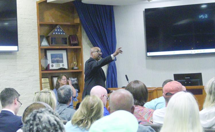 Reverend Bernard Thompson addresses the commissioners over the new plan for the Martin Luther King Recreation Center at the city meeting on Nov 4.