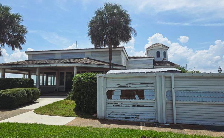 The building that once housed Brett’s Waterway Cafe sits vacant downtown Wednesday. Photo by Ashley Chandler/News-Leader