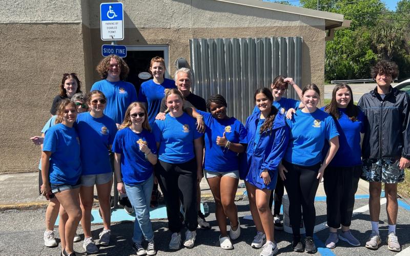 Rotary mentors and Interact Club students enjoyed a fun and successful car wash fundraiser to raise money for holiday projects. Submitted photo